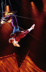 Cirque Eloize, acrobats of love © Maro Kouri